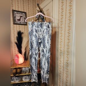 Evolution and Creation Womens Athletic Pants Sz M Pre-Loved White Tan Black